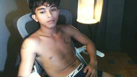 Snapshot of asian_hunk_moreno chatting on June 22, 4:26 pm Yuri online show from June 22, 4:26 pm