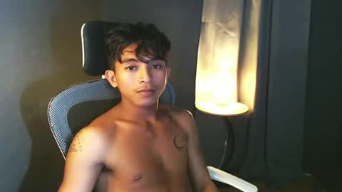 Snapshot of asian_hunk_moreno chatting on June 26, 5:50 pm Yuri online show from June 26, 5:50 pm