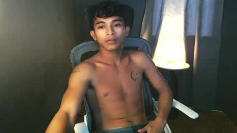 Snapshot of asian_hunk_moreno chatting on July 4, 8:53 am Yuri online show from July 4, 8:53 am