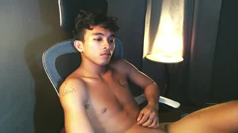 Snapshot of asian_hunk_moreno chatting on July 6, 4:31 pm Yuri online show from July 6, 4:31 pm