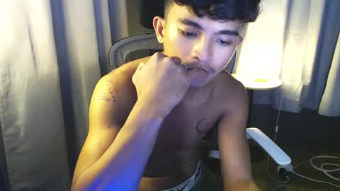 Snapshot of asian_hunk_moreno chatting on July 21, 6:21 pm Yuri online show from July 21, 6:21 pm