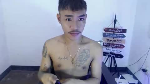 Snapshot of asian_kimxxx chatting on December 23, 10:35 am don online show from December 23, 10:35 am