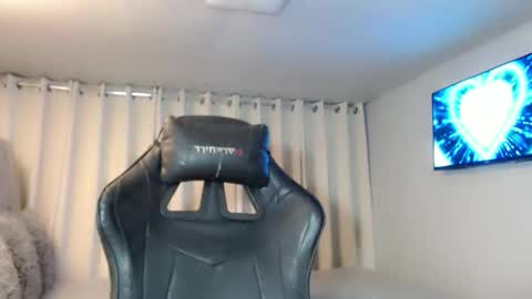 Snapshot of asian_loloera chatting on February 12, 8:09 am Rhea online show from February 12, 8:09 am