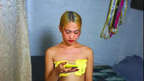 LOVELY LORAINE online show from October 6, 10:23 am