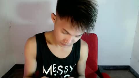 Snapshot of asian_lover05 chatting on May 21, 9:38 am asian_lover05 online show from May 21, 9:38 am