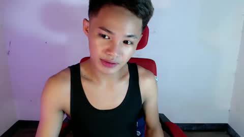 Snapshot of asian_lover05 chatting on June 2, 12:07 pm asian_lover05 online show from June 2, 12:07 pm