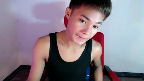 Snapshot of asian_lover05 chatting on June 15, 4:20 pm asian_lover05 online show from June 15, 4:20 pm