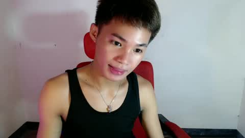 Snapshot of asian_lover05 chatting on June 16, 3:14 pm asian_lover05 online show from June 16, 3:14 pm