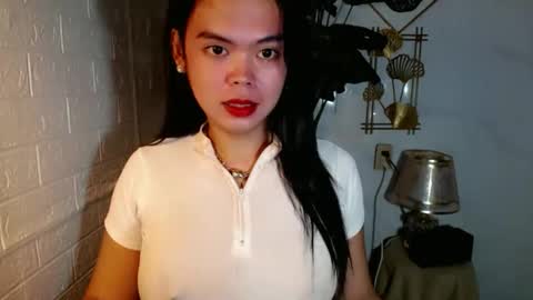 Snapshot of asian_pretty143 chatting on May 19, 4:52 am asian_pretty143 online show from May 19, 4:52 am