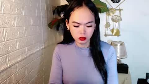 Snapshot of asian_pretty143 chatting on June 8, 10:37 am asian_pretty143 online show from June 8, 10:37 am