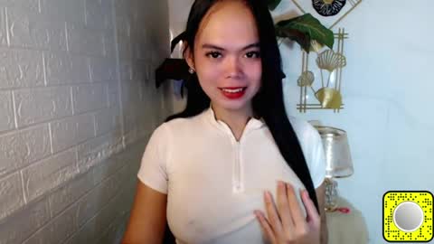 Snapshot of asian_pretty143 chatting on July 1, 3:45 pm asian_pretty143 online show from July 1, 3:45 pm