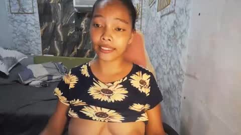 MAKE ME HAPPY HERE online show from May 9, 3:56 am