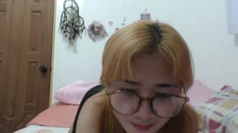 Snapshot of asian_rosexxx chatting on June 22, 11:18 am IM ROSE online show from June 22, 11:18 am