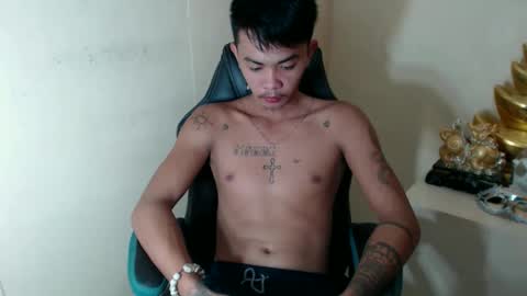 Snapshot of asian_utogxxx chatting on December 15, 11:53 pm angello abayon online show from December 15, 11:53 pm