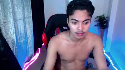 Snapshot of asianboyhunt chatting on September 29, 9:36 am Fev online show from September 29, 9:36 am