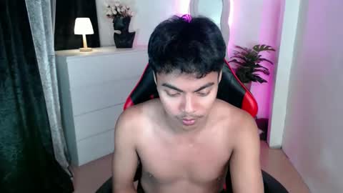 Snapshot of asianboyhunt chatting on November 7, 6:41 pm Fev online show from November 7, 6:41 pm