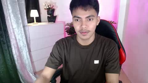 Snapshot of asianboyhunt chatting on November 9, 3:16 am Fev online show from November 9, 3:16 am