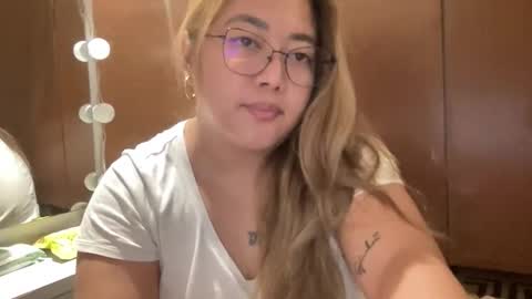Snapshot of asianbunny10 chatting on June 4, 3:07 pm Curvy online show from June 4, 3:07 pm