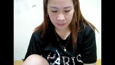 asiancutie143 online show from May 3, 12:38 am