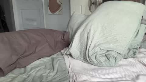 asiangirlandwhiteguy online show from October 19, 5:41 am