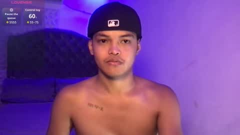 Snapshot of asianhugescott chatting on March 13, 9:27 am VICTORIA SCOTT online show from March 13, 9:27 am