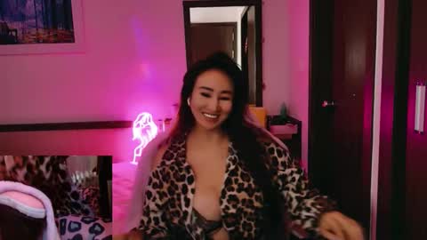 Snapshot of asianqueen777ohmi chatting on December 19, 3:02 am Rose Mingna online show from December 19, 3:02 am