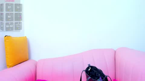 Snapshot of asianslut_ chatting on June 3, 4:04 am AsianSlut online show from June 3, 4:04 am