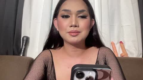 Snapshot of asiansweet_lily chatting on June 18, 10:52 am Lily online show from June 18, 10:52 am