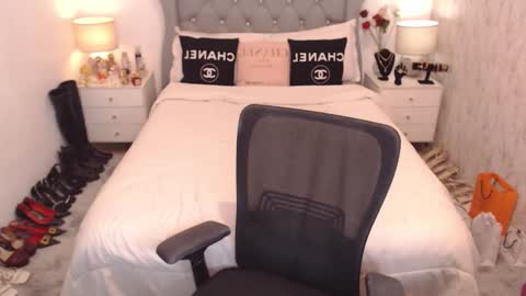 Snapshot of asiantartcummers chatting on January 10, 5:56 pm Kylie online show from January 10, 5:56 pm