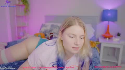 Snapshot of asiri_ocean chatting on August 4, 9:50 pm Asiri pronounced Ah-siri Please no nicknames 3 online show from August 4, 9:50 pm