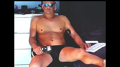 Snapshot of askil8802 chatting on April 28, 7:57 am askil8802 online show from April 28, 7:57 am