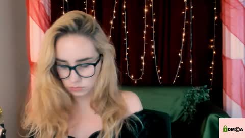 Snapshot of asol_muah chatting on December 8, 4:04 am Asol online show from December 8, 4:04 am