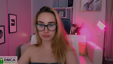 Snapshot of asol_muah chatting on December 25, 3:18 am Asol online show from December 25, 3:18 am