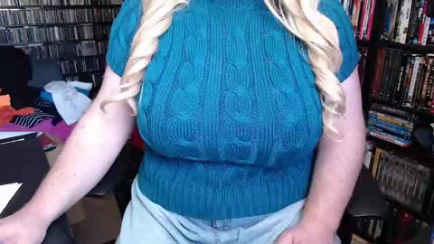 Snapshot of aspen_vale chatting on May 10, 6:35 pm Aspen Vale online show from May 10, 6:35 pm