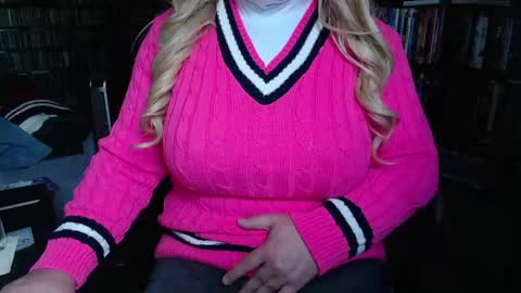 Snapshot of aspen_vale chatting on June 2, 5:59 pm Aspen Vale online show from June 2, 5:59 pm