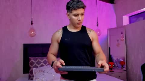 Snapshot of astonhills chatting on April 10, 4:50 am astonhills online show from April 10, 4:50 am