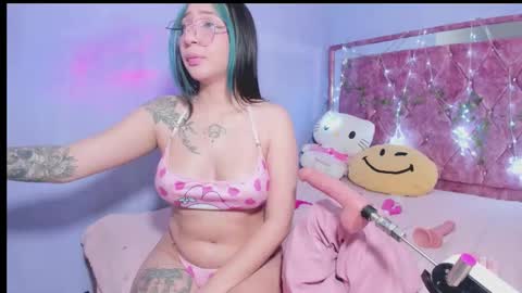 Snapshot of astra_01 chatting on November 8, 9:35 pm Kitty online show from November 8, 9:35 pm