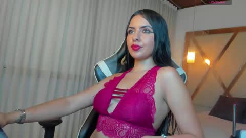 Snapshot of astra_glow chatting on April 15, 11:50 am Astra Glows Cam online show from April 15, 11:50 am