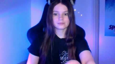 astradream_ online show from February 10, 11:20 pm