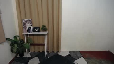 Snapshot of astraea_xxx chatting on January 8, 2:35 pm Anna online show from January 8, 2:35 pm