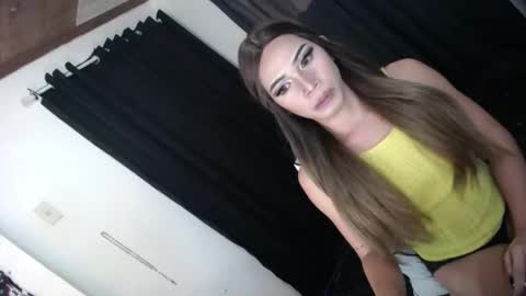 Snapshot of astraea_xxx chatting on February 2, 7:23 pm Anna online show from February 2, 7:23 pm