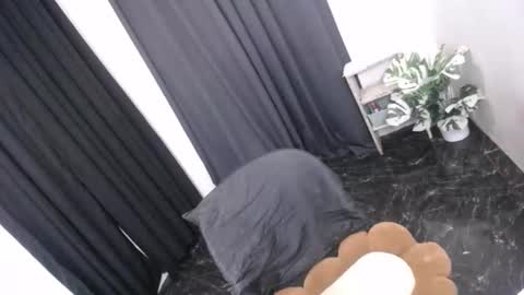 Snapshot of astraea_xxx chatting on March 8, 2:04 am Anna online show from March 8, 2:04 am