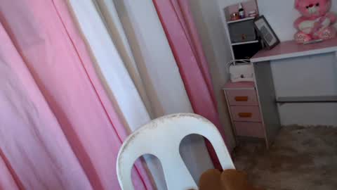 Snapshot of astraea_xxx chatting on July 8, 5:12 am Anna online show from July 8, 5:12 am
