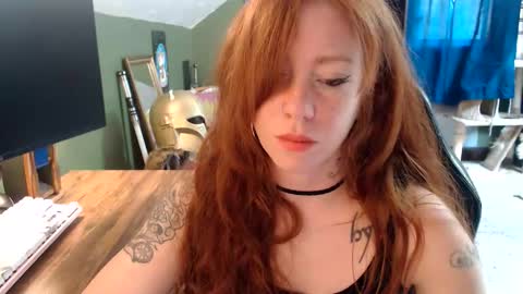 Snapshot of astraeasiren chatting on June 5, 5:18 pm AstraeaSiren online show from June 5, 5:18 pm