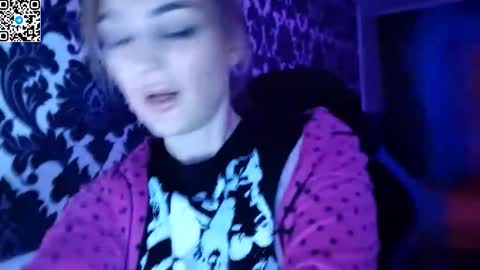 Snapshot of astralyn chatting on December 16, 9:20 pm MERYEM online show from December 16, 9:20 pm