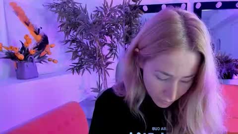 astramonroe online show from September 17, 5:20 am