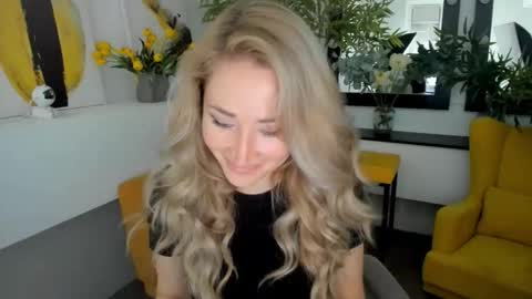 astramonroe online show from October 17, 7:11 am