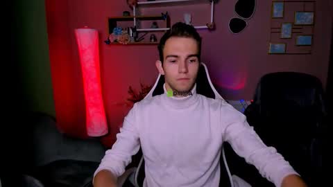 astren online show from November 16, 6:52 am