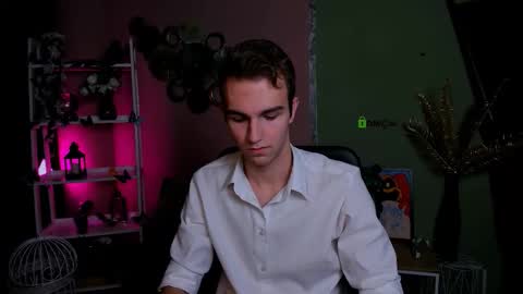 astren online show from November 18, 9:08 pm