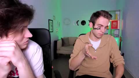 astren online show from December 4, 6:44 am